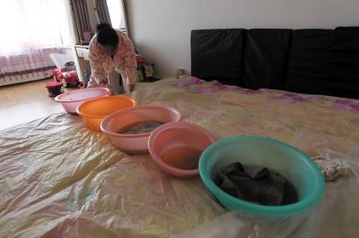 安达楼上漏水，住户失联，小区没物管，业主维权难！律师来支招……